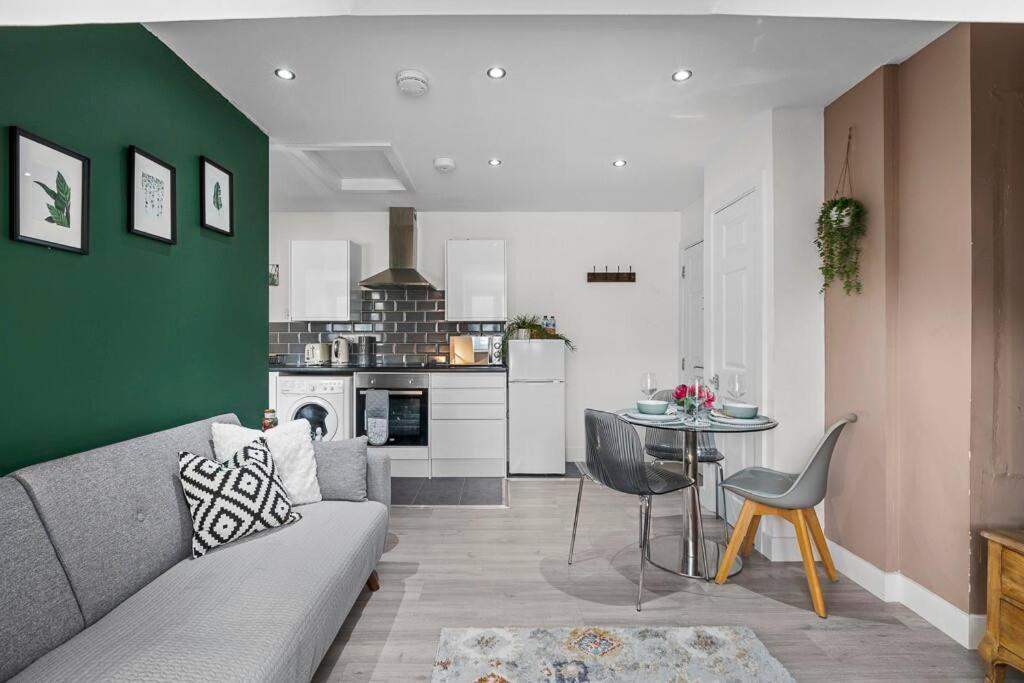 Comfortable Retreat Near City Centre- 1 Bed, 3 Guests Southampton Exterior foto