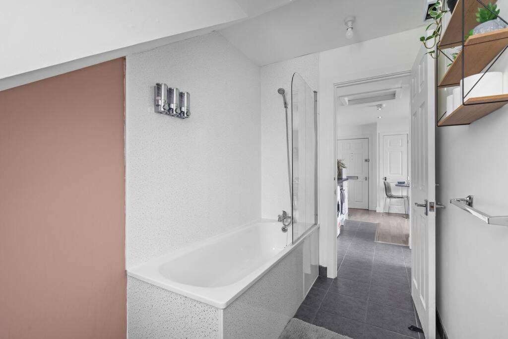 Comfortable Retreat Near City Centre- 1 Bed, 3 Guests Southampton Exterior foto