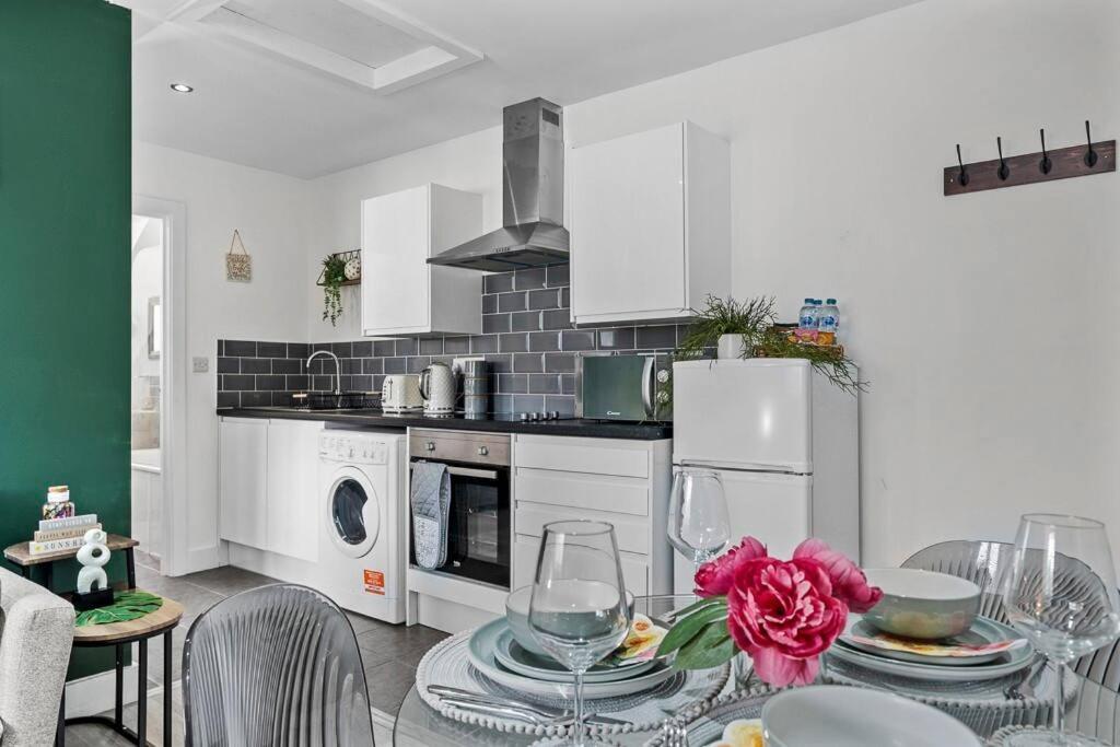 Comfortable Retreat Near City Centre- 1 Bed, 3 Guests Southampton Exterior foto